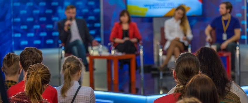 Come moderare al meglio un panel di relatori Come moderare al meglio un panel di relatori